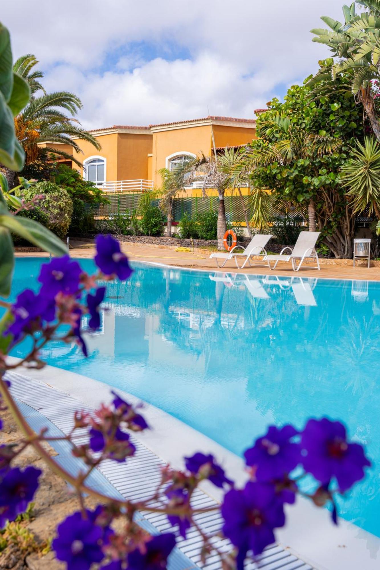 Villas Y Apartamentos El Sultan Corralejo Kültér fotó