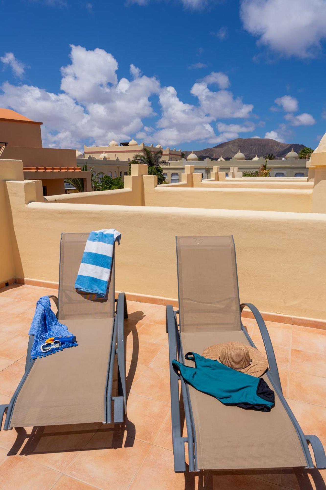 Villas Y Apartamentos El Sultan Corralejo Kültér fotó