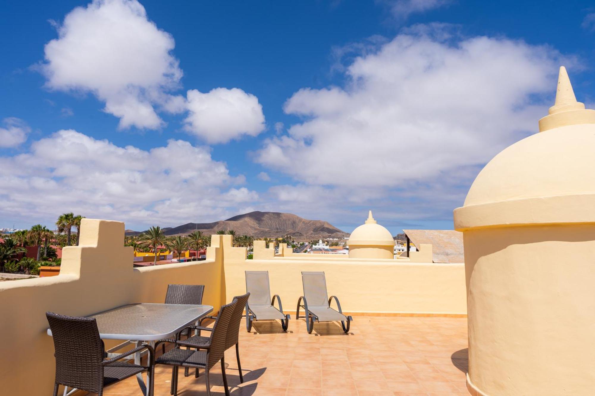 Villas Y Apartamentos El Sultan Corralejo Kültér fotó